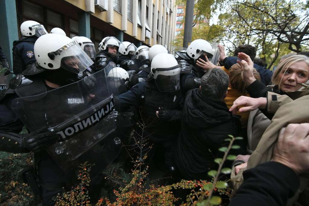Prosvjedi u Srbiji, građani zahtijevaju procesuiranje odgovornih za nesreću u Novom Sadu